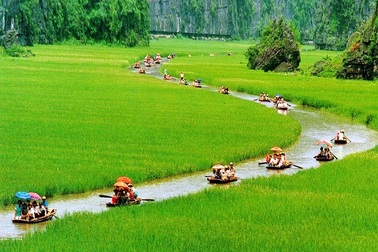 Khách Tây say đắm vẻ đẹp của “Vịnh Hạ Long trên cạn” 